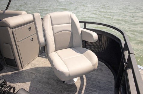 Non-Reclining Captain Seat (Port) Excludes 8524 Pro Family Fish