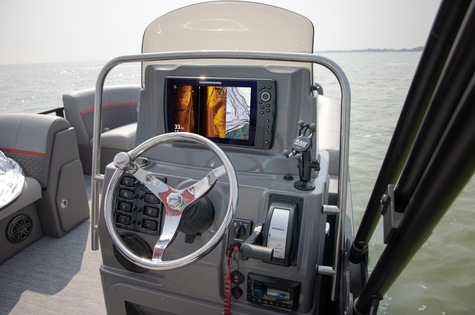 Pro Family RA -Fiberglass Stand-Up Console.Garmin ECHOMAP 9 Multi-Function Display (MFD) with Digital Gauges. Upgrade to a 12"