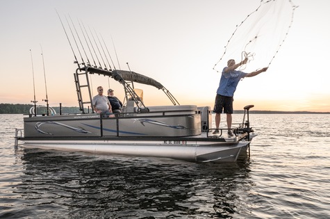 Open front deck for casting net.